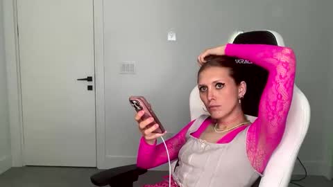 Snapshot of velvettgirl chatting on February 2026 04:15:02 PM VelvetTGirl online show from February 2026 04:15:02 PM