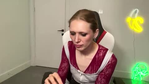 Snapshot of velvettgirl chatting on February 2026 04:31:01 AM VelvetTGirl online show from February 2026 04:31:01 AM