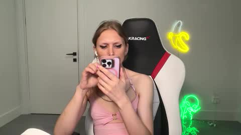 Snapshot of velvettgirl chatting on February 2026 07:15:02 AM VelvetTGirl online show from February 2026 07:15:02 AM