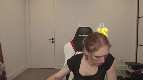 Snapshot of velvettgirl chatting on February 2026 02:41:01 AM VelvetTGirl online show from February 2026 02:41:01 AM