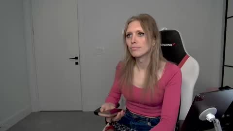 Snapshot of velvettgirl chatting on February 2026 03:54:01 PM VelvetTGirl online show from February 2026 03:54:01 PM