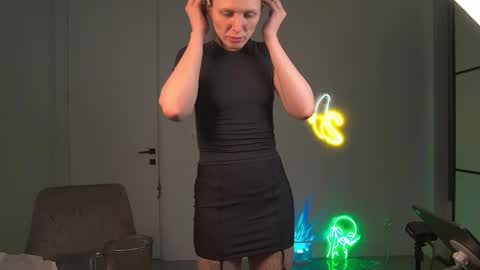 VelvetTGirl online show from April 2026 07:58:01 PM