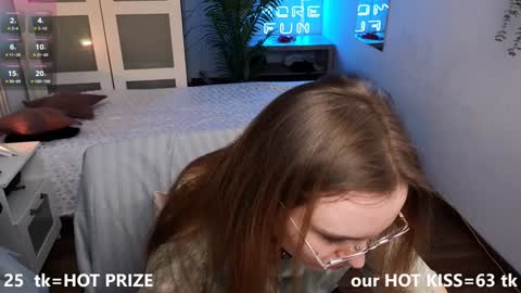 CLEOshort hair  TIna long hair  online show from December 2024 04:31:01 PM