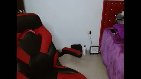 Snapshot of venecasexy44 chatting on April 2026 09:32:01 AM venecasexy44 online show from April 2026 09:32:01 AM