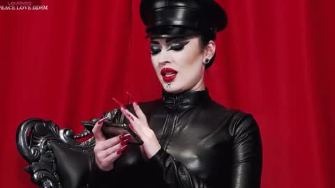 Snapshot of venenaschwarz chatting on October 2025 12:06:02 PM MISTRESS online show from October 2025 12:06:02 PM