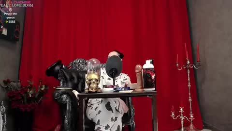 Snapshot of venenaschwarz chatting on November 2025 02:53:02 PM MISTRESS online show from November 2025 02:53:02 PM