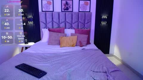 venus_999_ online show from June 2026 09:52:02 PM