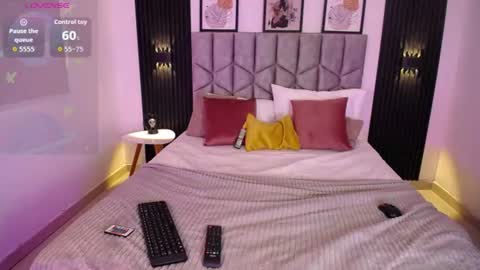 venus_999_ online show from July 2026 10:06:02 PM