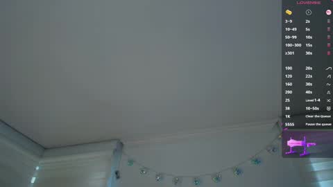 Snapshot of venus_leroy chatting on May 2026 08:25:02 PM Venus online show from May 2026 08:25:02 PM