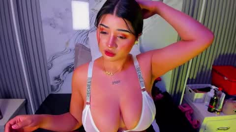 Snapshot of venusowen_ chatting on May 2026 02:22:01 PM Venusowen online show from May 2026 02:22:01 PM