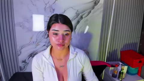 Snapshot of venusowen_ chatting on May 2026 01:52:02 PM Venusowen online show from May 2026 01:52:02 PM
