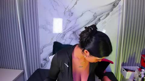 Snapshot of venusowen_ chatting on May 2026 02:03:01 PM Venusowen online show from May 2026 02:03:01 PM