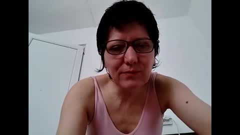 Snapshot of vera_elle chatting on May 2026 06:42:02 AM Vera online show from May 2026 06:42:02 AM