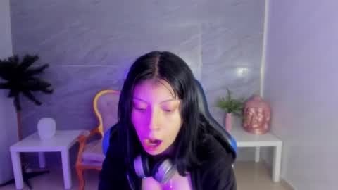 Verana  online show from October 2025 08:00:02 PM