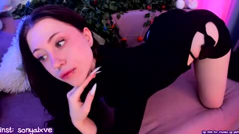 Snapshot of vergill_hella chatting on February 2025 06:33:01 AM Sonya online show from February 2025 06:33:01 AM