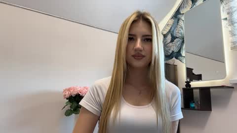 Snapshot of verlieleverton chatting on April 2026 09:54:01 AM Elisa online show from April 2026 09:54:01 AM