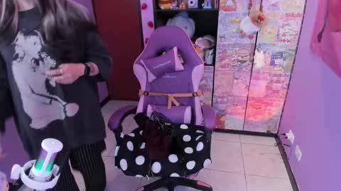 Snapshot of vero_osb chatting on November 2025 12:10:02 AM online show from November 2025 12:10:02 AM