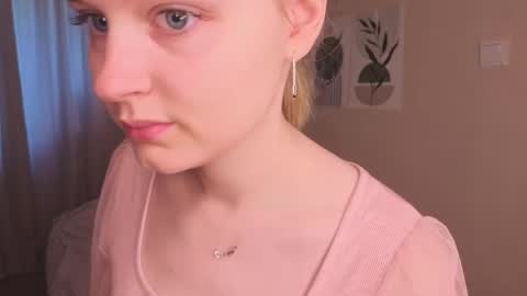 Veronica online show from September 2025 05:01:02 AM