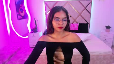 Snapshot of verohoneymoon chatting on April 2026 05:08:02 AM Veronica online show from April 2026 05:08:02 AM