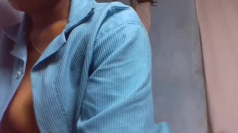 Snapshot of verolla31 chatting on February 2025 02:51:01 AM verolla31 online show from February 2025 02:51:01 AM