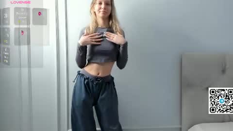 Snapshot of veronica_burns chatting on July 2026 12:07:02 PM Anny online show from July 2026 12:07:02 PM