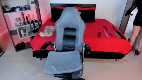 Snapshot of veronica_jacobss1 chatting on December 2025 07:10:01 PM Vero Milf online show from December 2025 07:10:01 PM