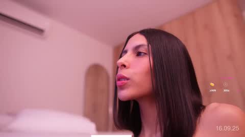 Snapshot of veronica_mendez1 chatting on September 2025 12:28:02 PM Veronica online show from September 2025 12:28:02 PM