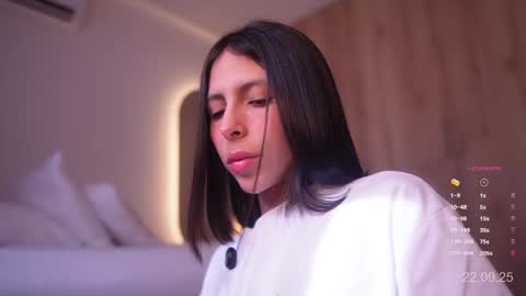 Snapshot of veronica_mendez1 chatting on September 2025 01:24:02 PM Veronica online show from September 2025 01:24:02 PM