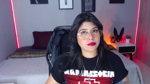 Snapshot of veronika_metalstar chatting on January 2025 08:10:02 PM Miss Veronika online show from January 2025 08:10:02 PM