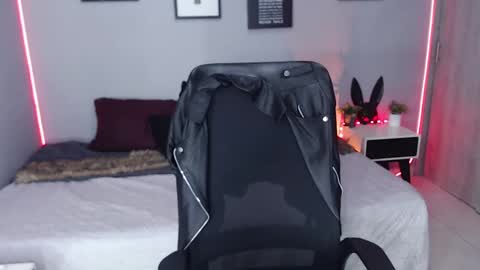 Snapshot of veronika_metalstar chatting on February 2025 04:00:02 PM Miss Veronika online show from February 2025 04:00:02 PM