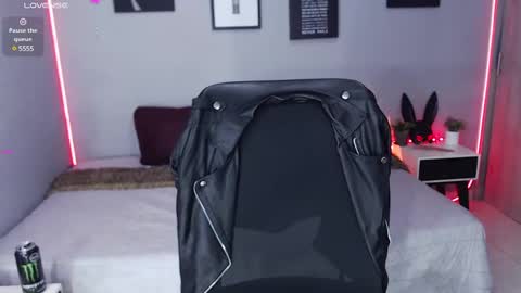 Snapshot of veronika_metalstar chatting on February 2025 03:10:01 PM Miss Veronika online show from February 2025 03:10:01 PM