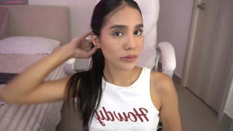 Snapshot of veroniqe_lounge chatting on March 2026 03:42:01 PM V A L help me reach 100likes online show from March 2026 03:42:01 PM