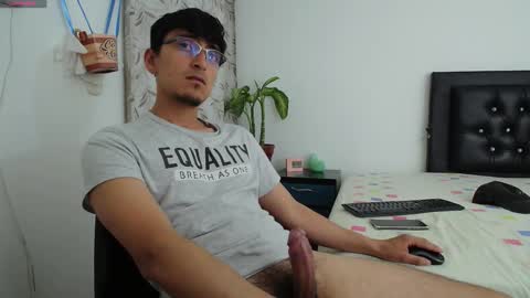 Snapshot of versatileguuy chatting on October 2025 02:52:01 AM versatileguuy online show from October 2025 02:52:01 AM