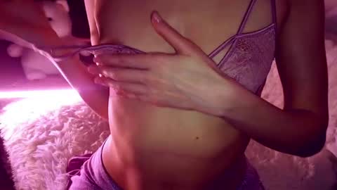 very_satrange_things online show from April 2026 12:22:02 AM