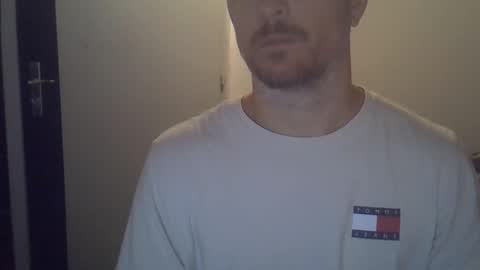 Snapshot of veryhotpervert chatting on October 2025 06:19:01 AM veryhotpervert online show from October 2025 06:19:01 AM