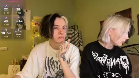 Snapshot of veryraretwins chatting on October 2025 09:49:02 PM veryraretwins online show from October 2025 09:49:02 PM