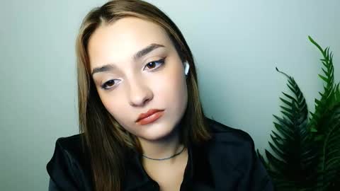 Ana online show from November 2025 06:54:01 PM