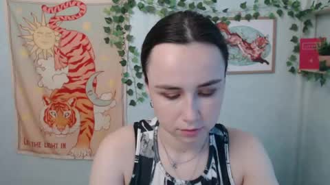 veryveryvery_shy online show from May 2026 05:35:01 AM