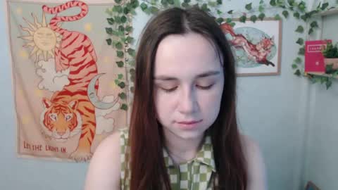 veryveryvery_shy online show from June 2026 05:42:01 AM