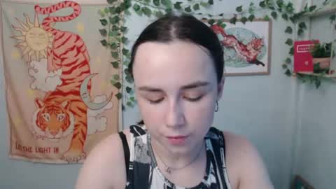 veryveryvery_shy online show from June 2026 05:43:01 AM