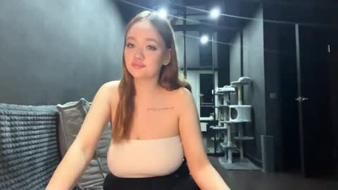 Esta online show from November 2025 06:02:01 PM