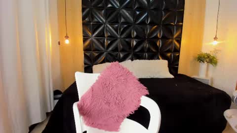 Vanesaa online show from July 2026 03:23:01 AM