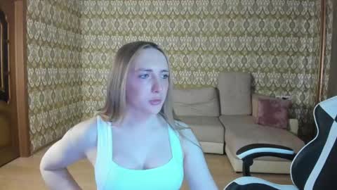 Snapshot of vi_luxxxy chatting on May 2026 02:17:01 AM vi_luxxxy online show from May 2026 02:17:01 AM