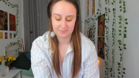 Snapshot of via_lattea_ chatting on December 2024 01:39:02 AM Camilla online show from December 2024 01:39:02 AM