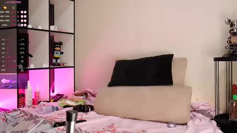 Snapshot of via_moon chatting on January 2026 03:54:01 AM VIA online show from January 2026 03:54:01 AM