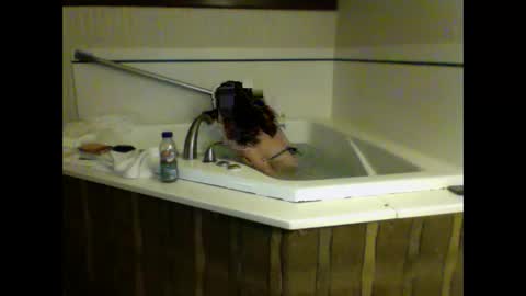 viaaann12 online show from November 2025 12:44:01 AM