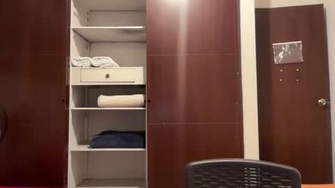 Snapshot of viajemos chatting on April 2026 11:27:01 PM papichulo y mamichula online show from April 2026 11:27:01 PM