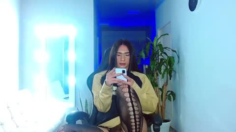 Snapshot of viannca__ chatting on February 2025 11:00:02 PM Ariana online show from February 2025 11:00:02 PM