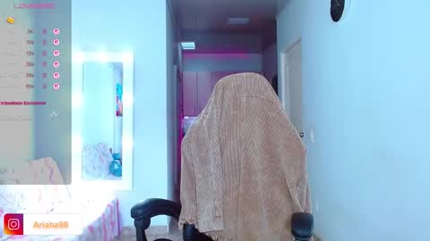 Snapshot of viannca__ chatting on November 2025 06:18:02 PM Ariana online show from November 2025 06:18:02 PM