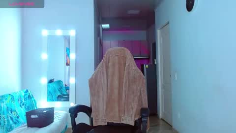 Snapshot of viannca__ chatting on December 2025 08:58:02 PM Ariana online show from December 2025 08:58:02 PM